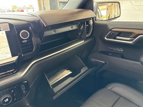 Used 2026 Chevrolet Silverado 1500 High Country AWD/4WD image 48