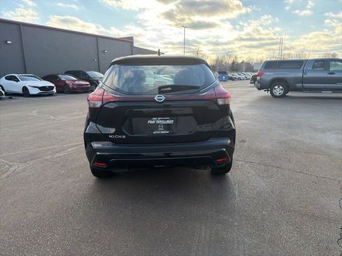 Used 2021 Nissan Kicks S image 9