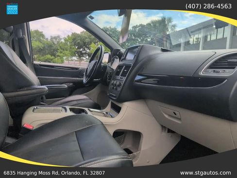 Used 2020 Dodge Grand Caravan SXT FWD image 25