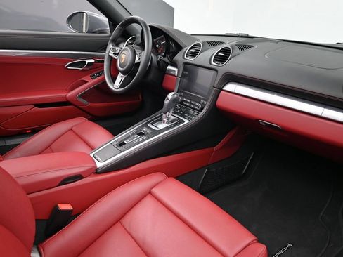 Certified 2024 Porsche 718 Boxster RWD image 10