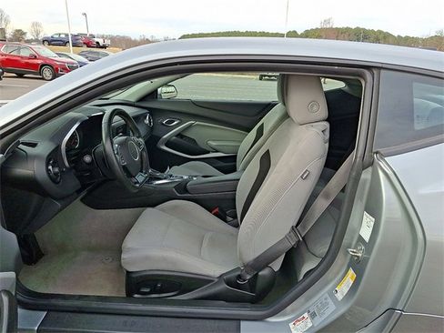 Used 2023 Chevrolet Camaro LT image 9