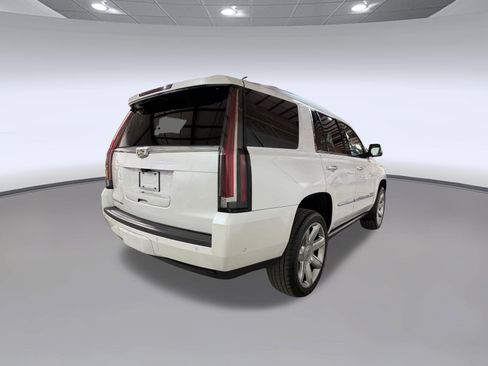 Used 2017 Cadillac Escalade Premium Luxury RWD image 8