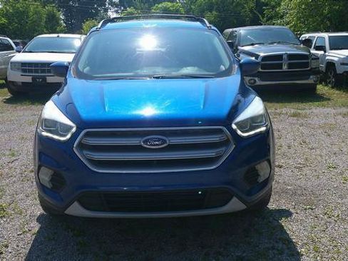 Used 2017 Ford Escape SE w/ Equipment Group 201A AWD/4WD image 2
