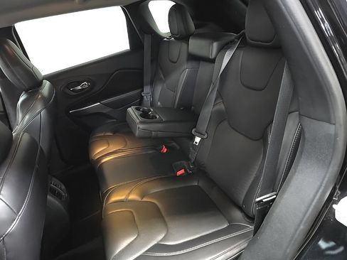 Used 2019 Jeep Cherokee Limited AWD/4WD image 32
