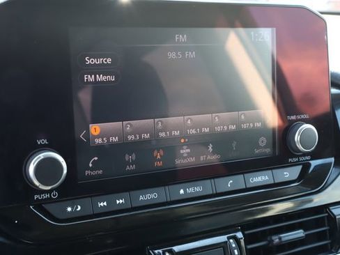 Used 2022 Nissan Pathfinder SV image 32