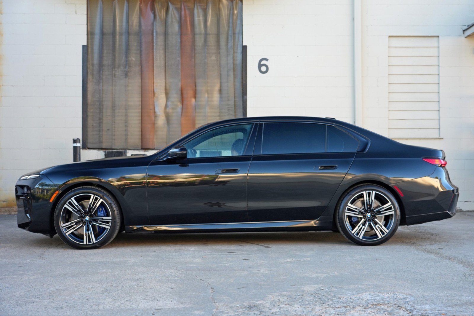 Used 2023 BMW 740i RWD image 9