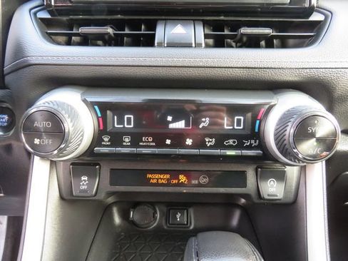 Used 2022 Toyota RAV4 XLE image 25