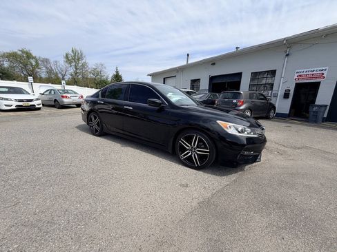 Used 2017 Honda Accord Sport image 62