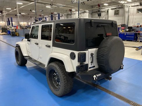 Used 2015 Jeep Wrangler Unlimited Sahara w/ Connectivity Group AWD/4WD image 5