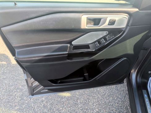 Used 2021 Ford Explorer Platinum w/ Equipment Group 601A image 16