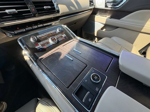 Used 2023 Lincoln Navigator Reserve AWD/4WD image 28