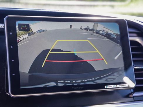 Used 2017 Toyota Highlander Limited image 31