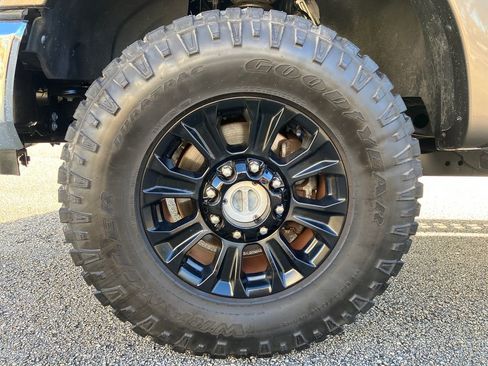 Certified 2021 Ford F250 Lariat w/ Tremor Off-Road Package image 14