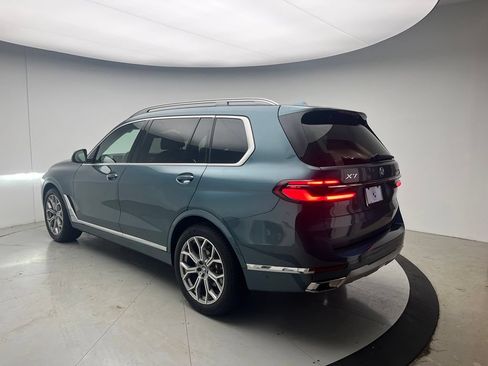 Used 2025 BMW X7 xDrive40i AWD/4WD image 3