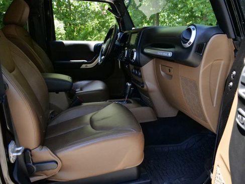 Used 2014 Jeep Wrangler Rubicon w/ Power Convenience Group AWD/4WD image 32