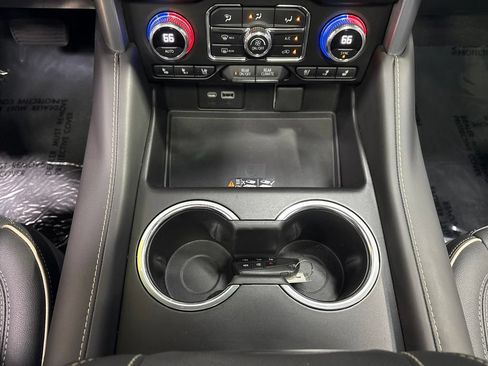 Used 2022 GMC Yukon XL SLT w/ SLT Premium Package AWD/4WD image 36