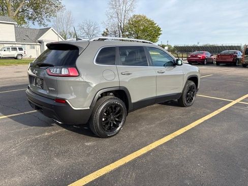 Used 2021 Jeep Cherokee Latitude Lux w/ Trailer Tow Group AWD/4WD image 3