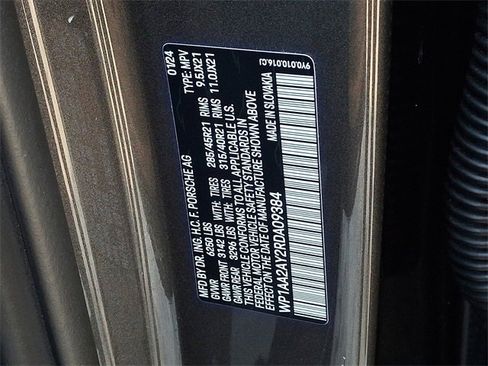 Used 2024 Porsche Cayenne image 32