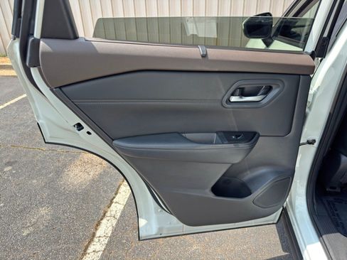 Used 2023 Nissan Rogue SV w/ SV Premium Package FWD image 38