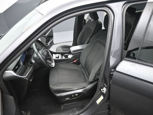 Used 2024 Jeep Grand Cherokee Laredo image 11