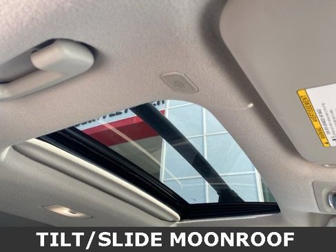 Used 2024 Toyota Corolla Cross XLE image 20