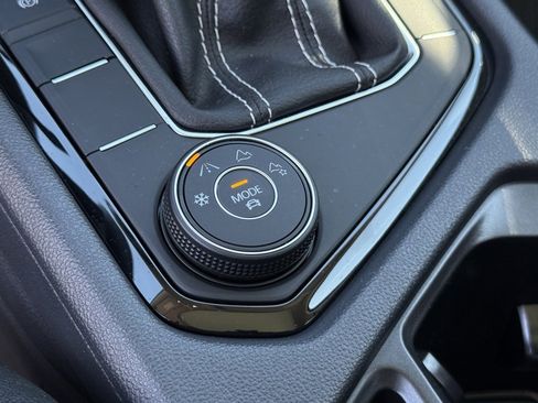 Used 2023 Volkswagen Taos SEL image 21