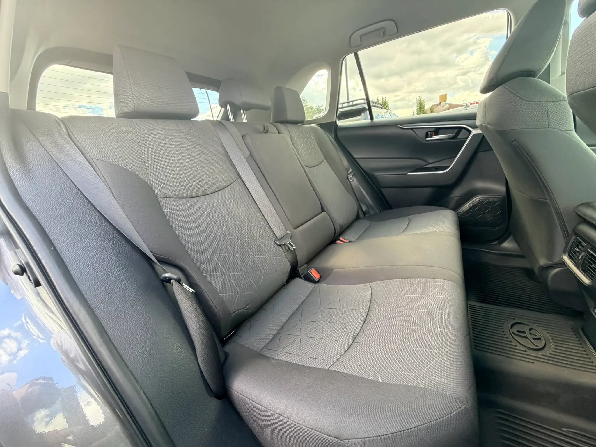 Used 2024 Toyota RAV4 XLE AWD/4WD image 23