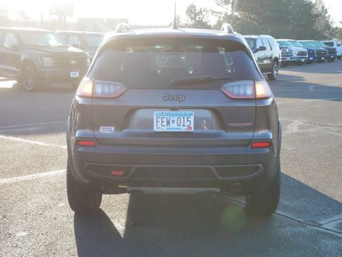 Used 2019 Jeep Cherokee Trailhawk image 6
