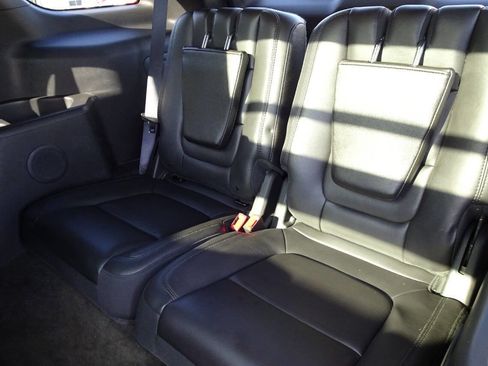 Used 2014 Ford Explorer XLT w/ Equipment Group 202A AWD/4WD image 19