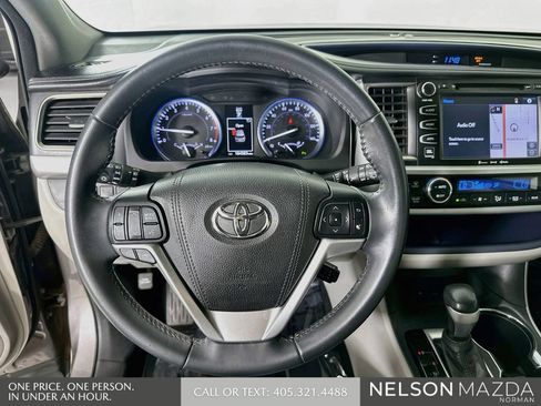 Used 2016 Toyota Highlander Limited FWD image 13