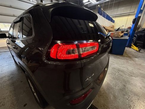 Used 2016 Jeep Cherokee Limited image 30