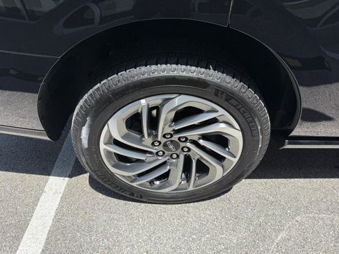 Used 2025 Lincoln Navigator Reserve AWD/4WD image 16