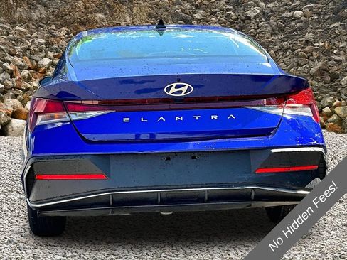 Used 2025 Hyundai Elantra SE FWD image 3