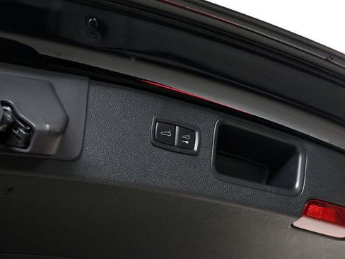 Used 2021 Porsche Macan image 30