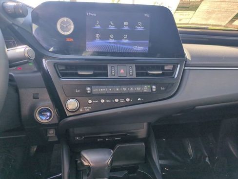 Used 2022 Lexus ES 300h w/ Accessory Package image 20