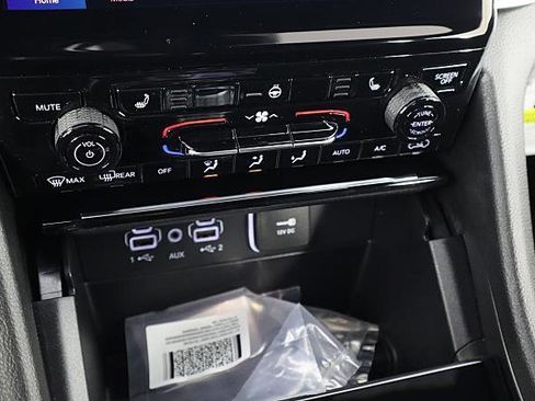 New 2025 Jeep Grand Cherokee Limited image 13