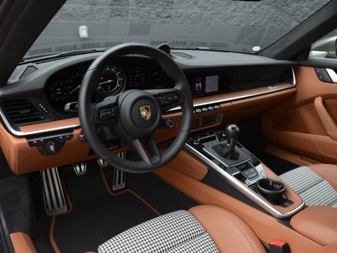 Certified 2023 Porsche 911 Carrera 4S AWD/4WD image 18