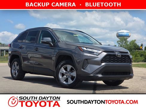 Used 2022 Toyota RAV4 XLE w/ Convenience Package FWD image 1