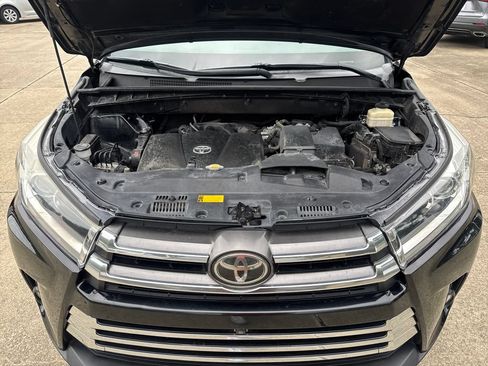 Used 2017 Toyota Highlander Limited Platinum FWD image 34