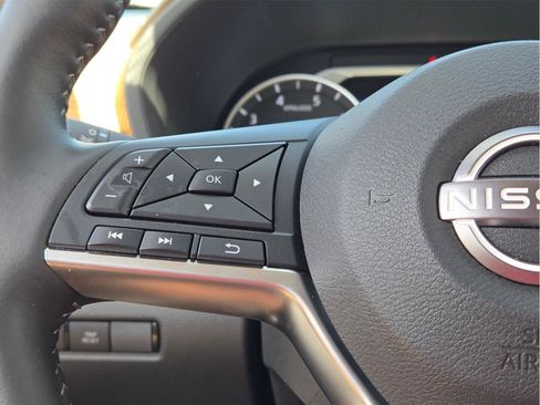 Used 2025 Nissan Sentra SV w/ SV Premium Package FWD image 31