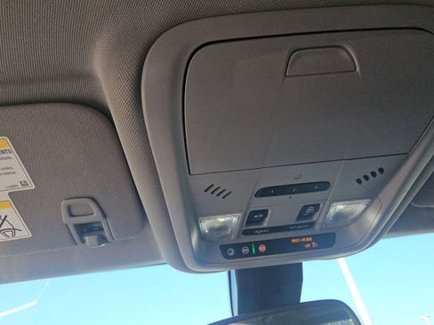 Used 2023 Chevrolet Equinox Premier image 21