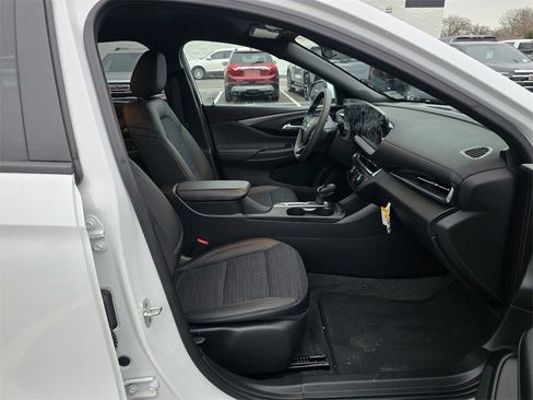 Certified 2025 Buick Envista Preferred image 31