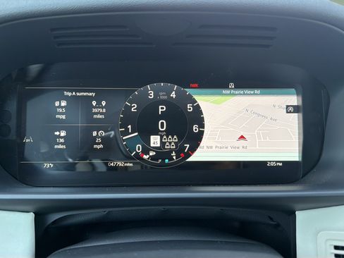 Used 2025 Land Rover Discovery S AWD/4WD image 10