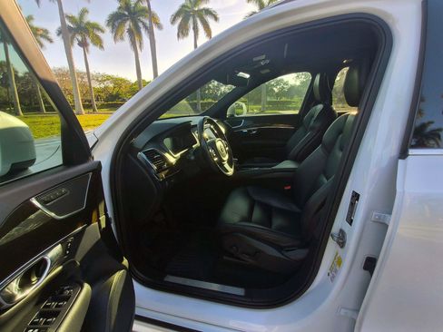 Used 2016 Volvo XC90 T6 Momentum w/ Momentum Plus Package AWD/4WD image 4