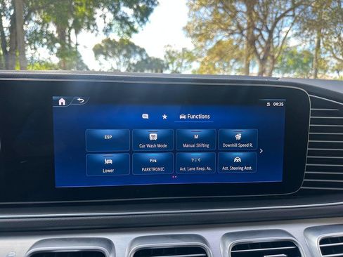 Used 2025 Mercedes-Benz GLS 450 4MATIC image 23