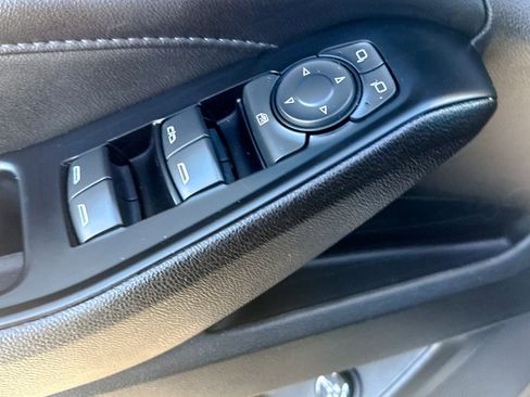 Used 2023 Chevrolet Traverse LT image 19