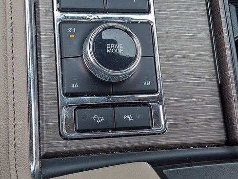 Used 2024 Ford Expedition Limited AWD/4WD image 26