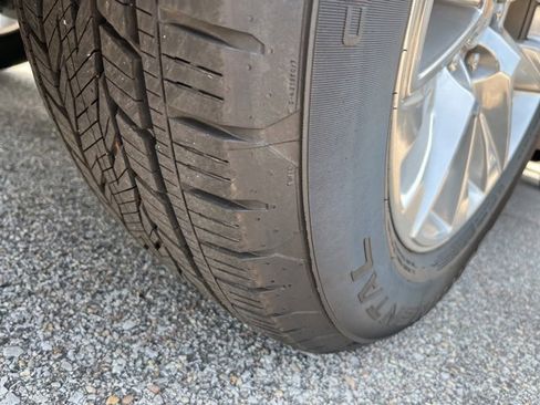 New 2025 Chevrolet Suburban Premier image 41