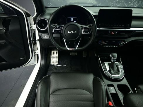 Used 2023 Kia Forte GT-Line w/ GT-Line Premium Package image 2