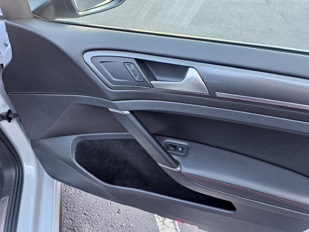 Used 2018 Volkswagen GTI 4-Door FWD image 9